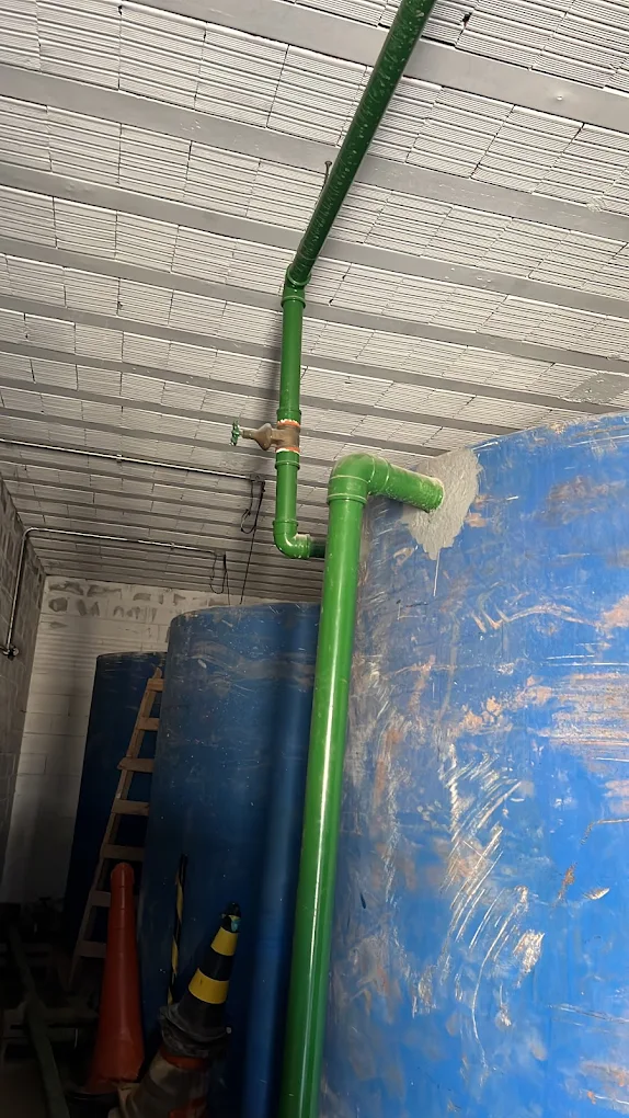 Tubulação de Reservatório Industrial